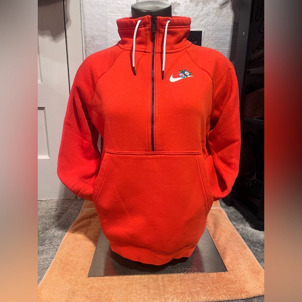 Nike Rally Graphic Half-zip Pullover Sweatshirt